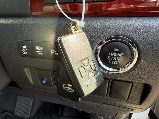 TOYOTA VELLFIRE 2011