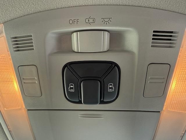 TOYOTA VELLFIRE 2011