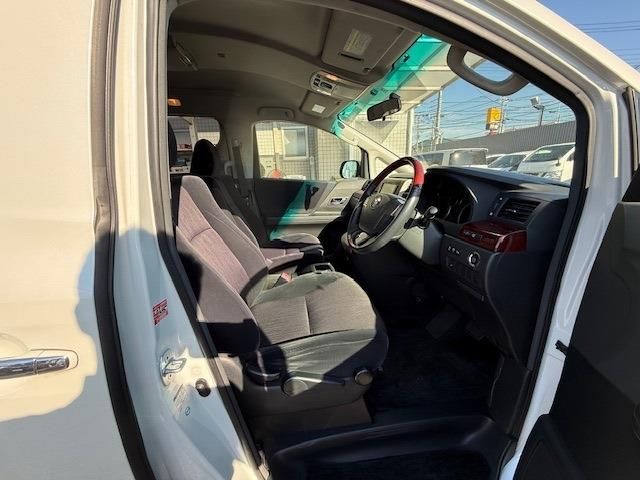 TOYOTA VELLFIRE 2011