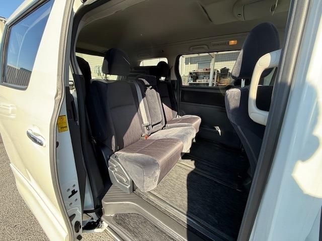 TOYOTA VELLFIRE 2011