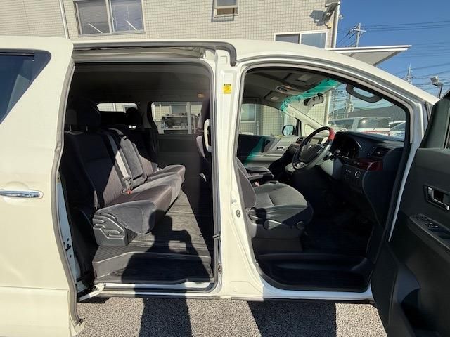 TOYOTA VELLFIRE 2011