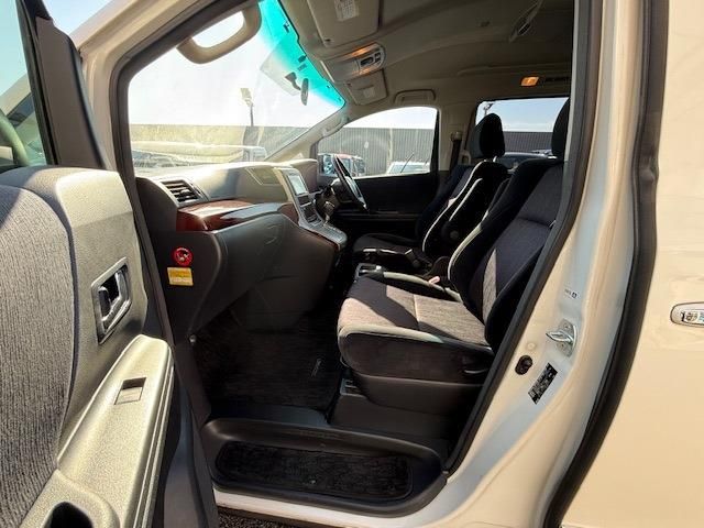 TOYOTA VELLFIRE 2011