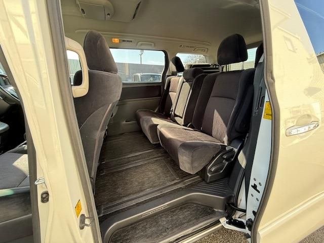 TOYOTA VELLFIRE 2011