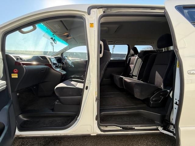 TOYOTA VELLFIRE 2011