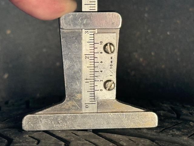 TOYOTA VELLFIRE 2011