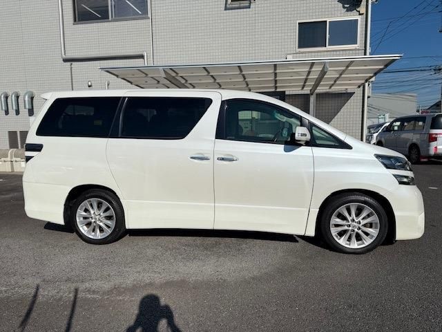 TOYOTA VELLFIRE 2011