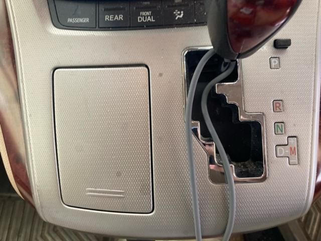 TOYOTA VELLFIRE 2009