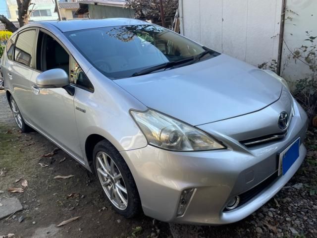 TOYOTA PRIUS Alpha 2013