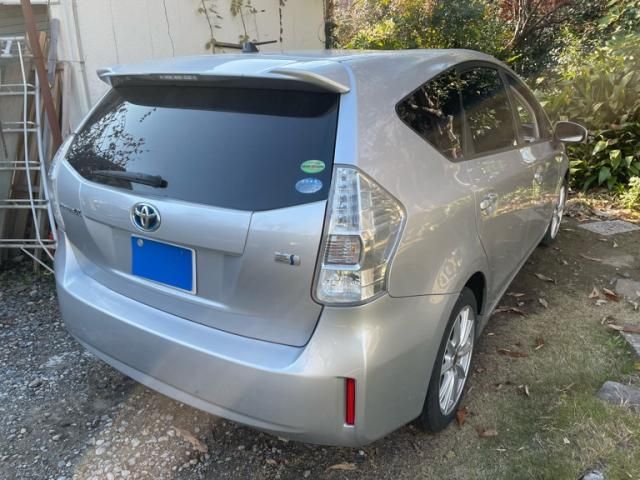 TOYOTA PRIUS Alpha 2013