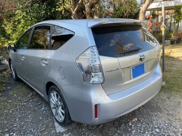 TOYOTA PRIUS Alpha 2013
