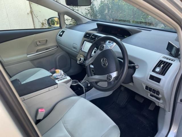 TOYOTA PRIUS Alpha 2013