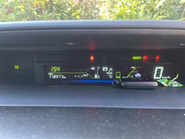 TOYOTA PRIUS Alpha 2013