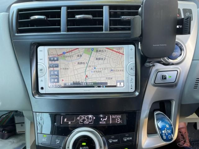 TOYOTA PRIUS Alpha 2013