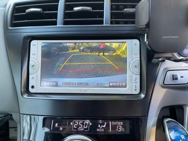 TOYOTA PRIUS Alpha 2013