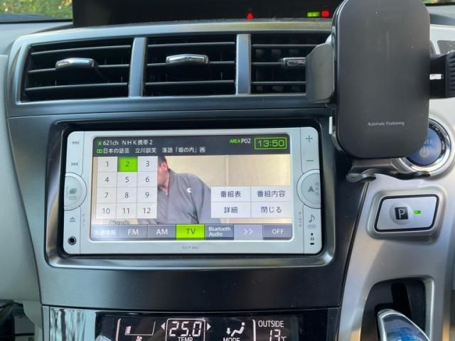 TOYOTA PRIUS Alpha 2013