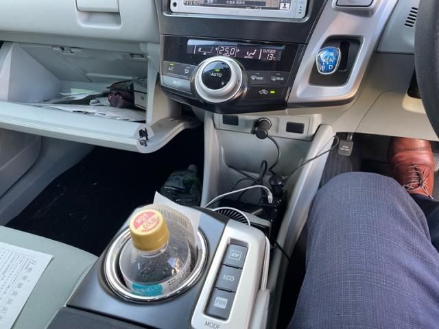 TOYOTA PRIUS Alpha 2013