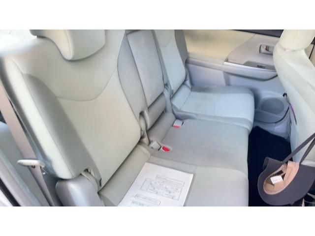 TOYOTA PRIUS Alpha 2013