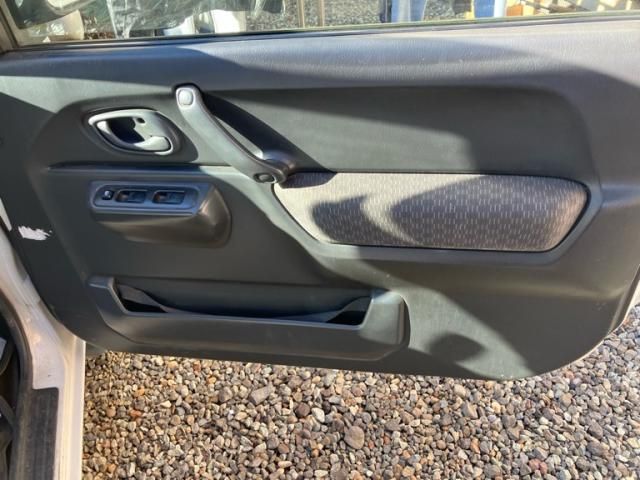 MAZDA AZ-OFFROAD 2005