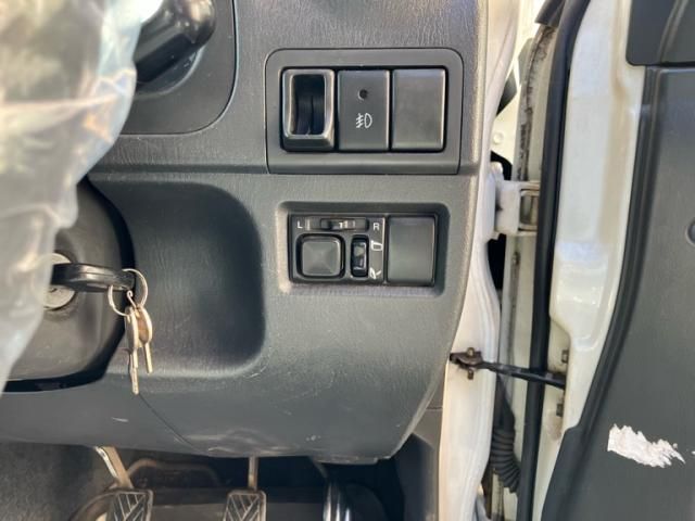 MAZDA AZ-OFFROAD 2005