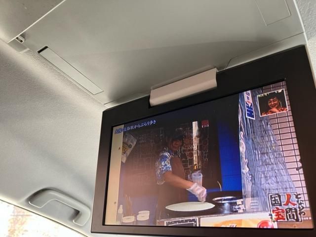 TOYOTA NOAH HYBRID 2016