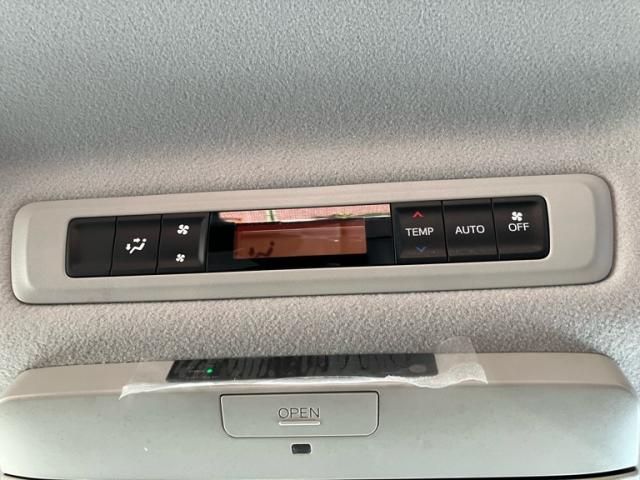 TOYOTA NOAH HYBRID 2016