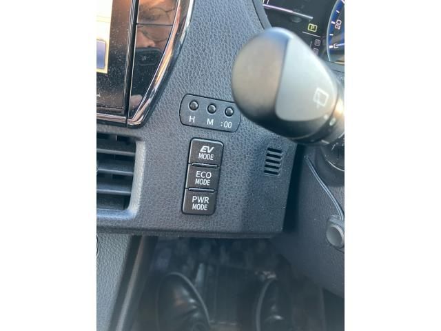 TOYOTA NOAH HYBRID 2016