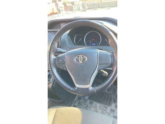 TOYOTA NOAH HYBRID 2016