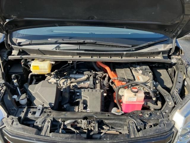 TOYOTA NOAH HYBRID 2016