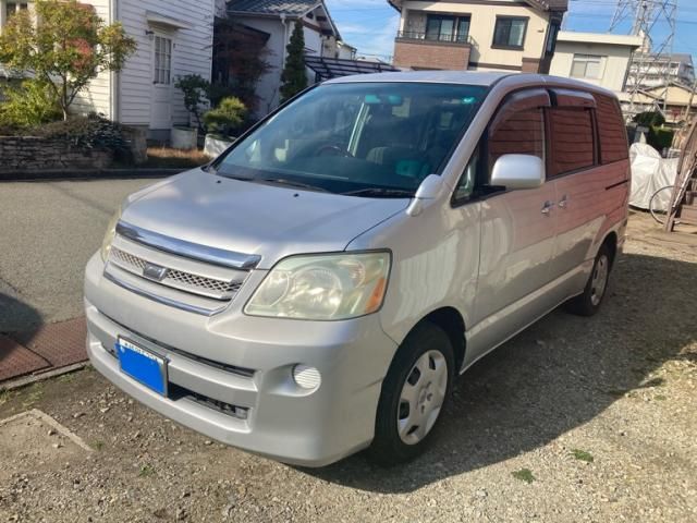 TOYOTA NOAH 2007