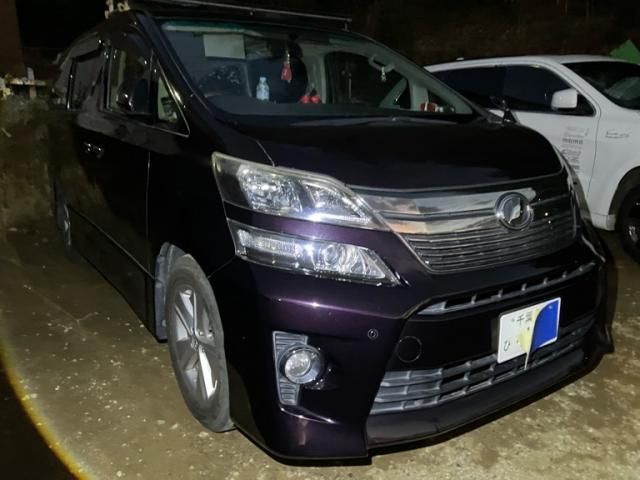 TOYOTA VELLFIRE 2012