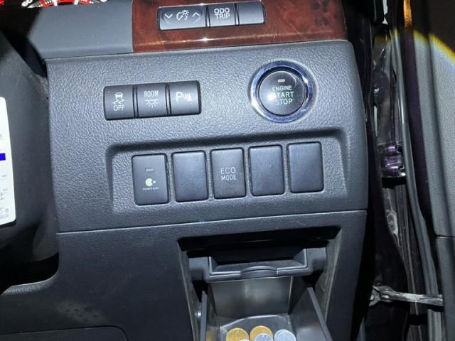 TOYOTA VELLFIRE 2012