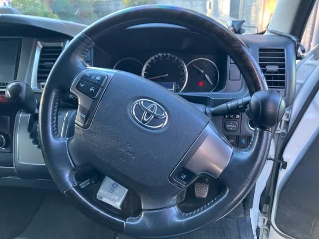 TOYOTA HIACE van 2WD 2018