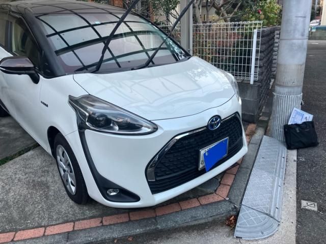 TOYOTA SIENTA HYBRID 2018
