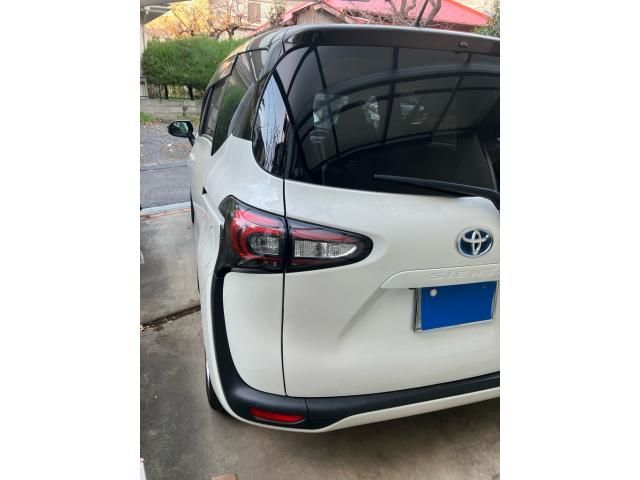 TOYOTA SIENTA HYBRID 2018