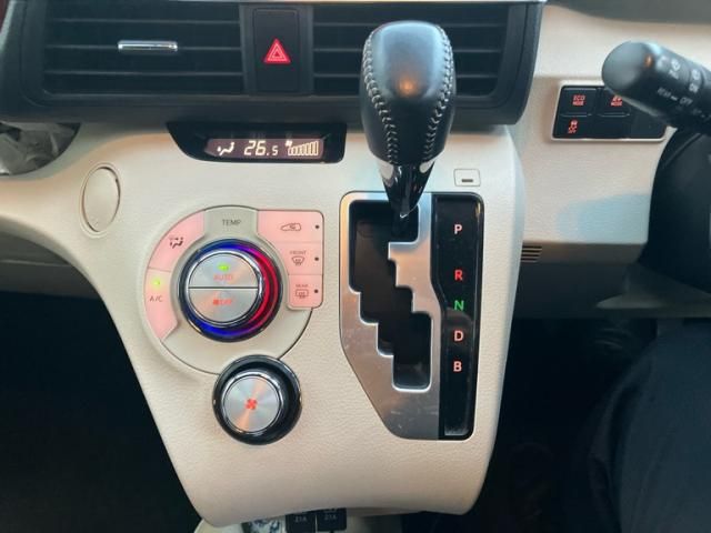 TOYOTA SIENTA HYBRID 2018