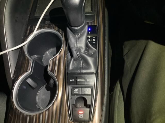 TOYOTA CAMRY HYBRID 2019