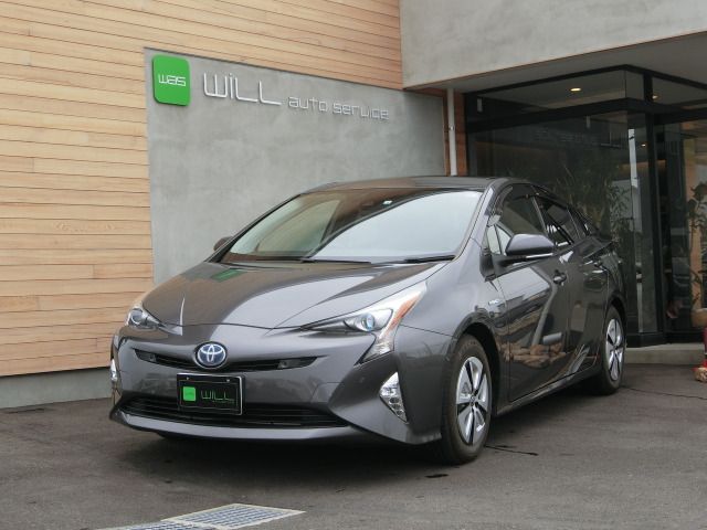 TOYOTA PRIUS 2016