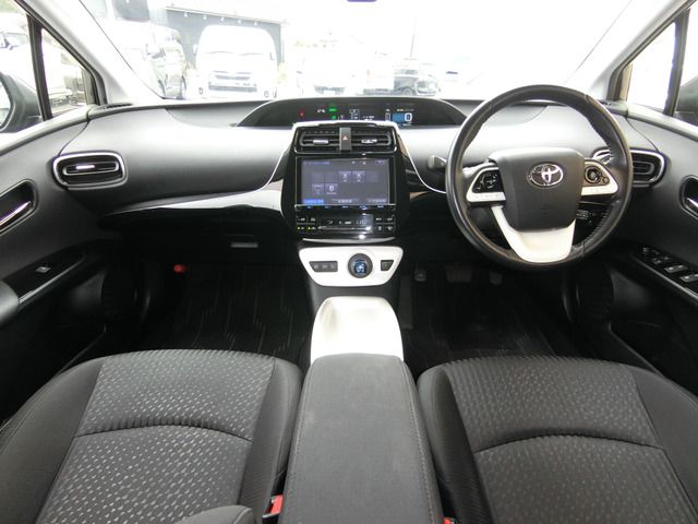 TOYOTA PRIUS 2016