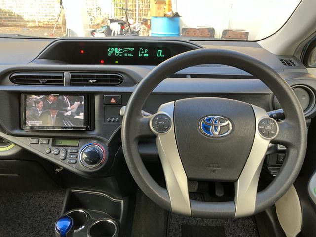 TOYOTA AQUA 2012