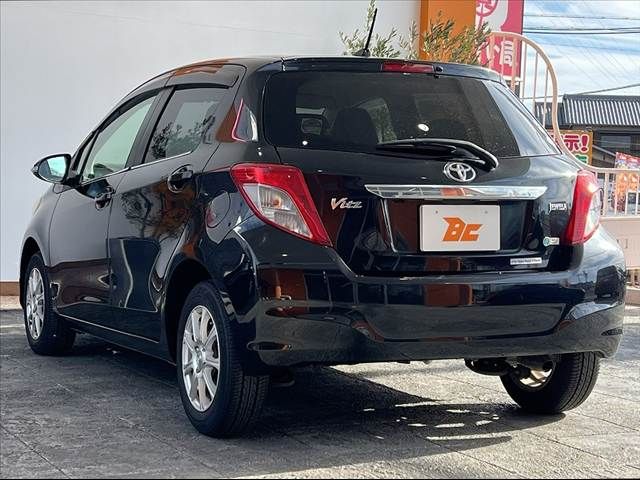 TOYOTA VITZ 2011