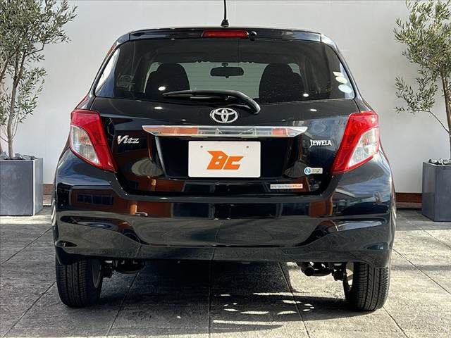 TOYOTA VITZ 2011