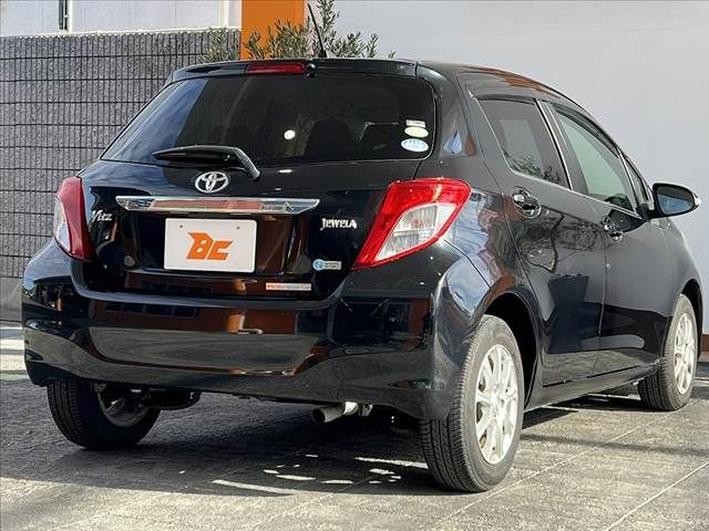 TOYOTA VITZ 2011