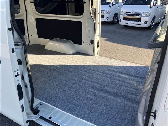 NISSAN NV350 CARAVAN 2018