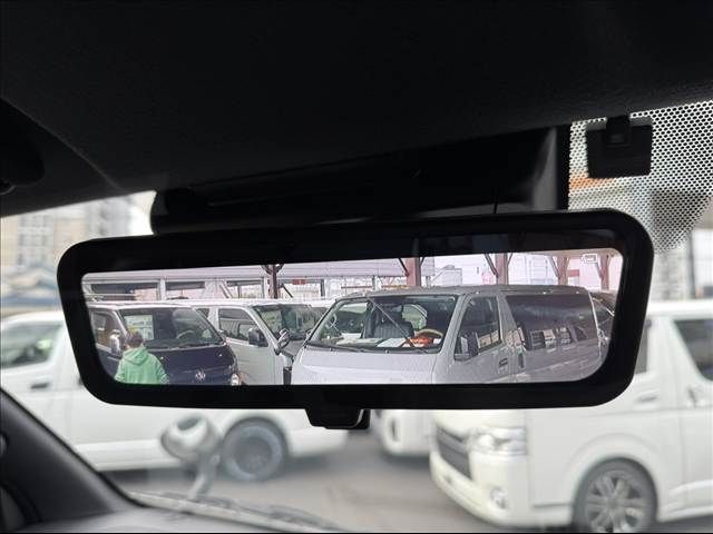 TOYOTA HIACE van 4WD 2022