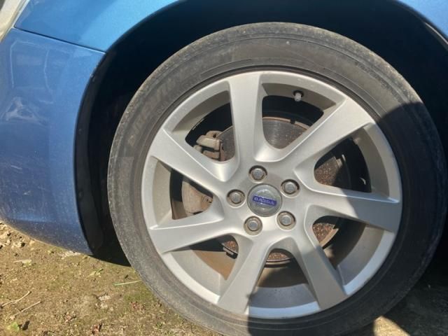 VOLVO VOLVO V60 2014