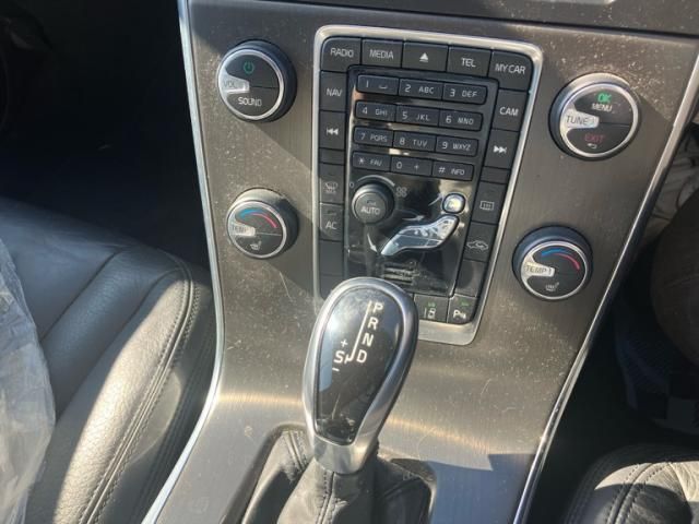 VOLVO VOLVO V60 2014