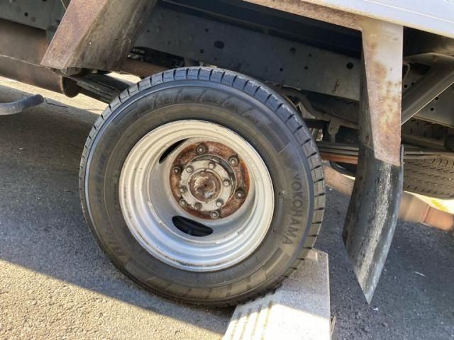 MAZDA TITAN DUSH 2004