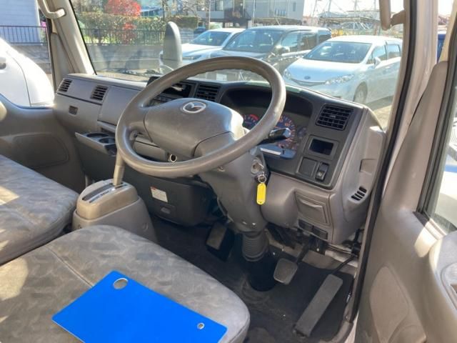 MAZDA TITAN DUSH 2004