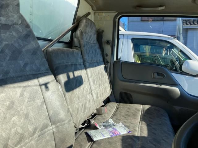 MAZDA TITAN DUSH 2004