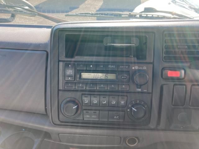 MAZDA TITAN DUSH 2004